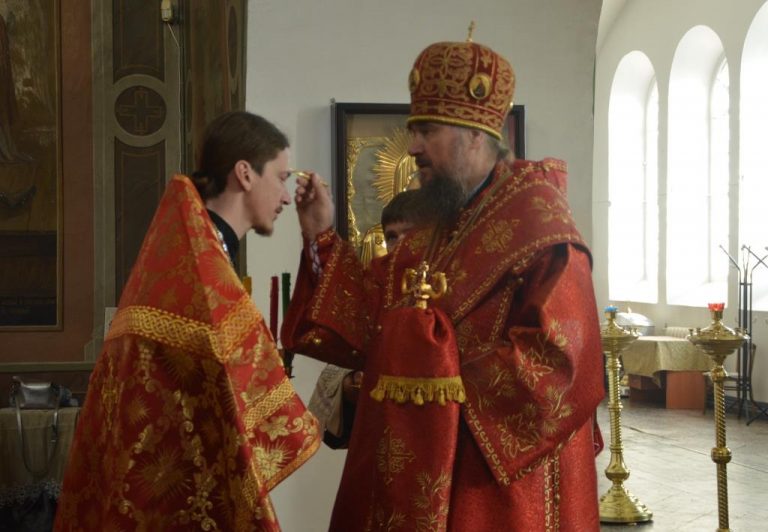 Епископ Фотий возглавил вечернее богослужение в кафедральном соборе Великого Устюга