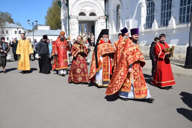 Епископ Фотий совершил Литургию в кафедральном соборе Великого Устюга