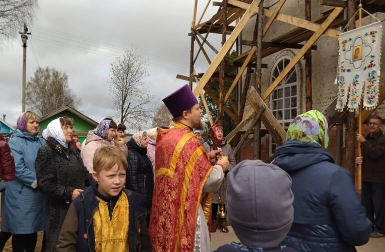 Престольный день отметил восстанавливаемый Георгиевский храм села Косково