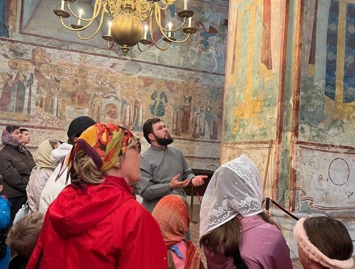 Паломники из Череповца посетили святыни города Вологды