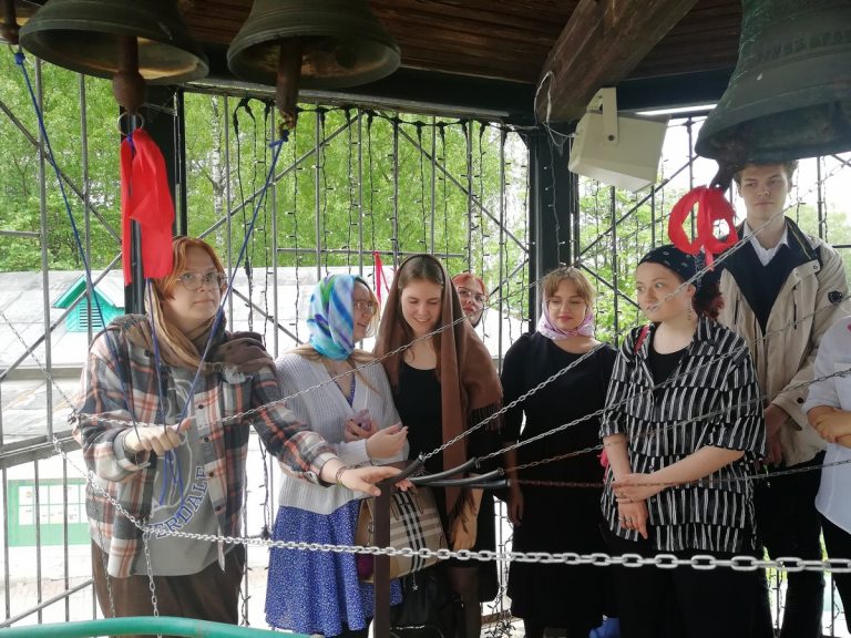 Студенты-филологи побывали в Воскресенском соборе города Череповца