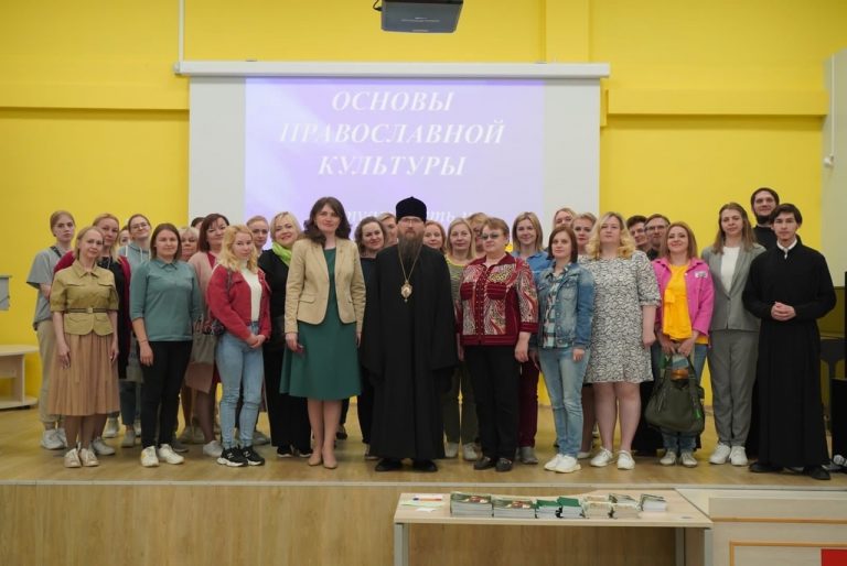 Педагоги общеобразовательных школ побеседовали с семинаристами о преподавании «Основ православной культуры»
