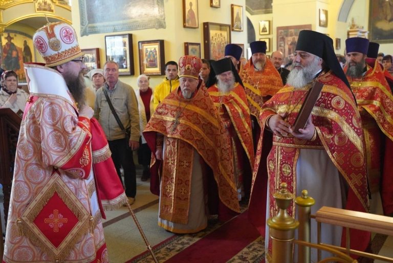 В день своего тезоименитства епископ Игнатий возглавил богослужение в Воскресенском соборе города Череповца