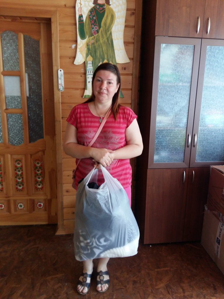 Социальный отдел Вологодской епархии провел очередную акцию по выдаче новой одежды для детей и подростков из малоимущих семей