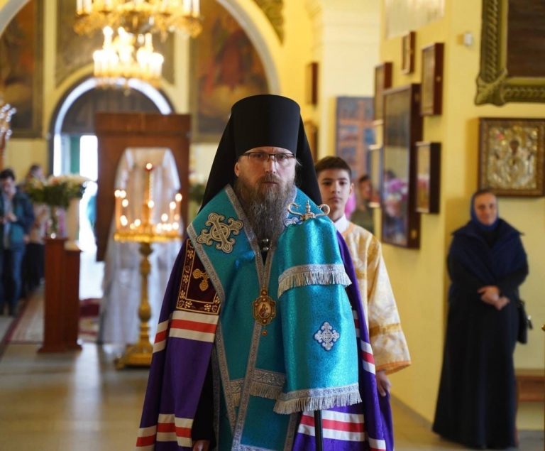 Епископ Игнатий возглавил всенощное бдение в Воскресенском соборе города Череповца