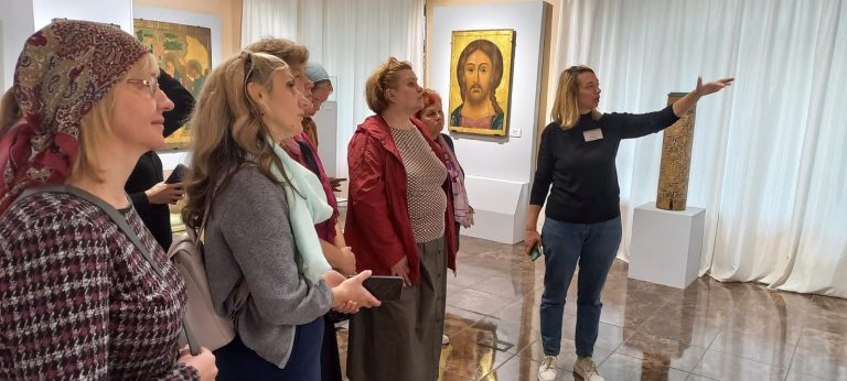 Учащиеся иконописной школы посетили монастыри Кирилловского края