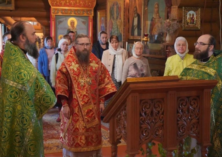 Епископ Игнатий возглавил богослужение в Новолеушинской обители