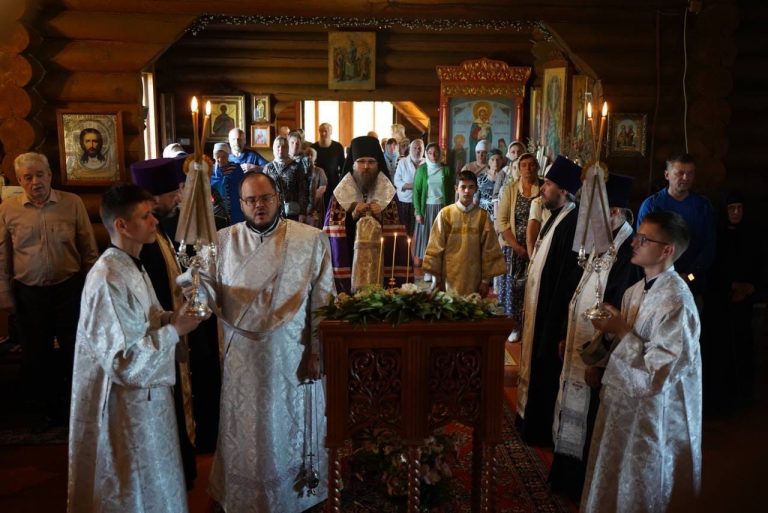 В канун престольного праздника епископ Игнатий возглавил богослужение в Новолеушинском монастыре