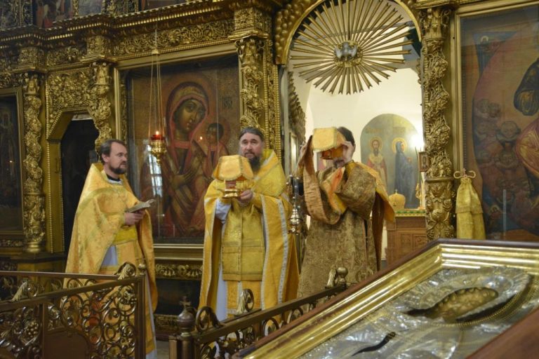Владыка Фотий возглавил Божественную литургию в Прокопьевском кафедральном соборе Великого Устюга