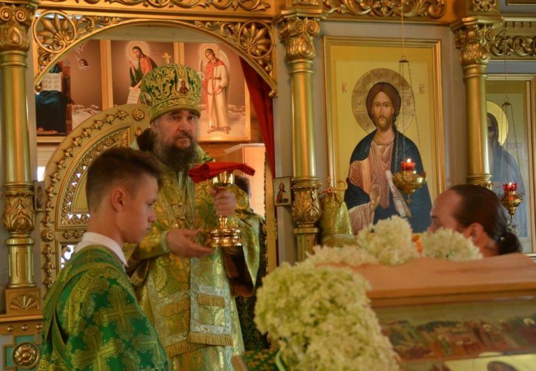 Владыка Фотий возглавил богослужения в честь престольного дня храма преподобномученика Симона Воломского