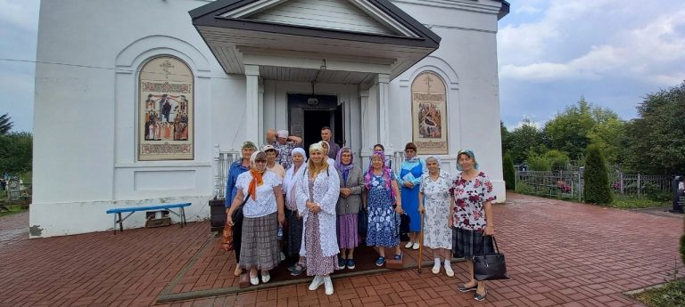 Жители деревни Климовское совершили паломническую поездку