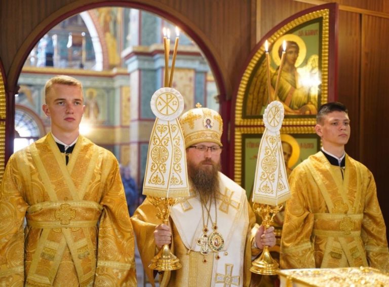 В кафедральном соборе города Череповца почтили память святых, в земле Череповецкой просиявших