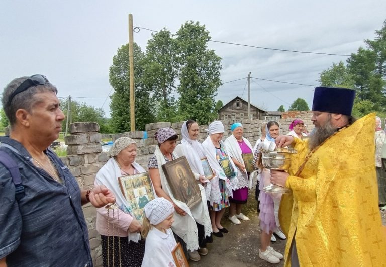 Жители села Миньково молитвенно отметили престольный праздник храма Рождества Иоанна Предтечи