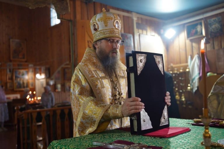 Епископ Игнатий возглавил богослужение в храме преподобного Сергия Шухтовского поселка Суда