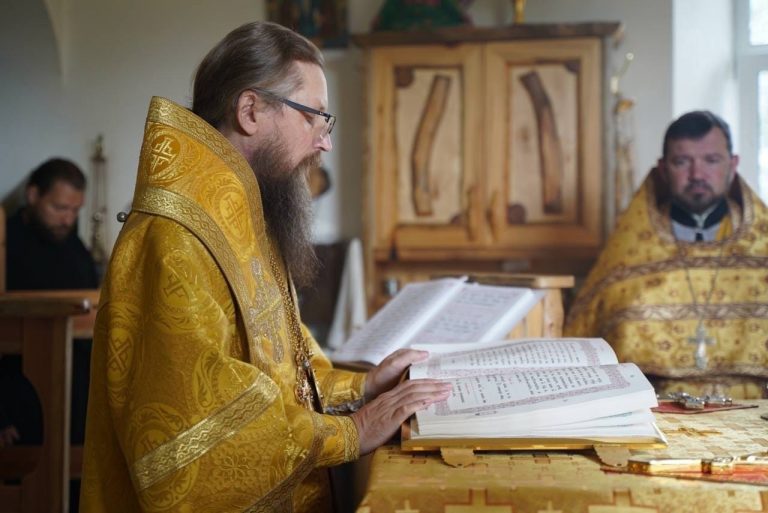 Епископ Игнатий совершил богослужение в Филиппо-Ирапском монастыре