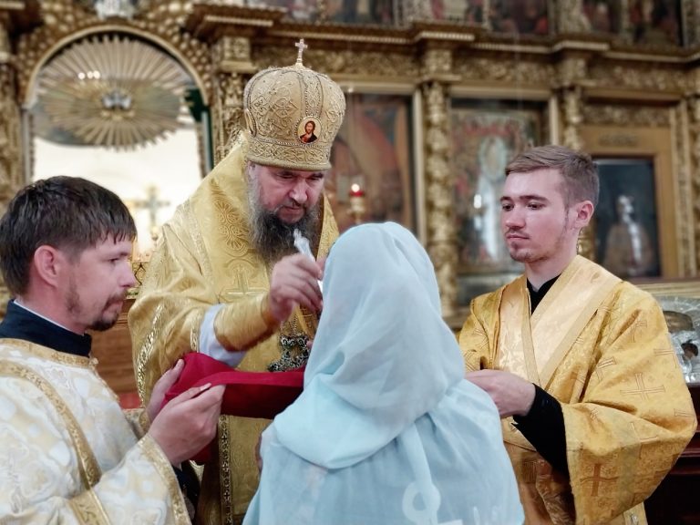 Епископ Фотий совершил Божественную литургию в кафедральном соборе Великого Устюга
