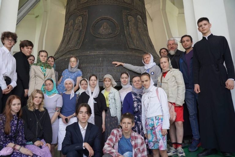 Продолжается паломничество юных череповчан по Свято-Троицкой Сергиевой Лавре
