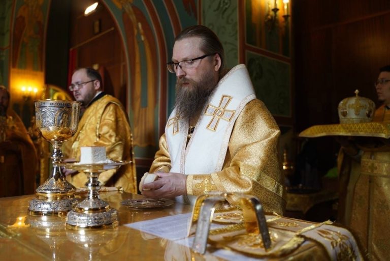 В день празднования Череповецких святых в кафедральном соборе города Череповца состоялось архиерейское богослужение