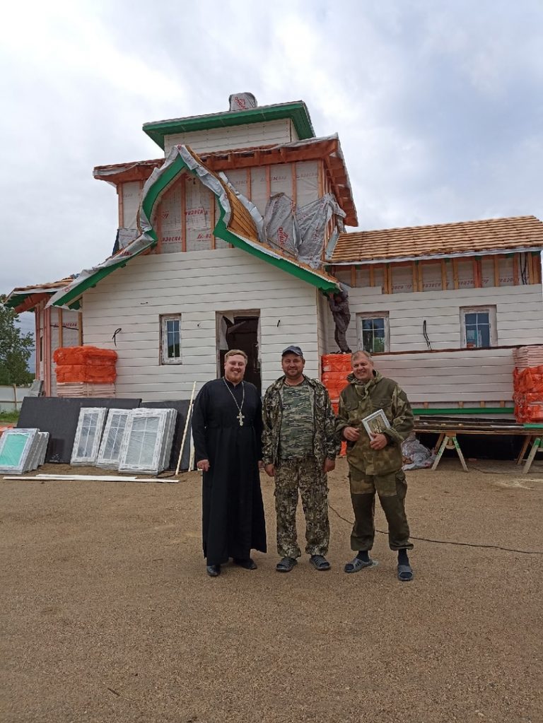 Успешно продолжается возведение храма в честь святителя Николая Чудотворца в деревне Гридино Вожегодского района