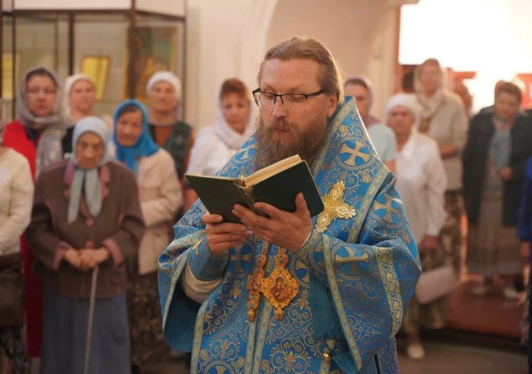 Епископ Игнатий совершил Литургию в соборе Рождества Пресвятой Богородицы города Устюжны
