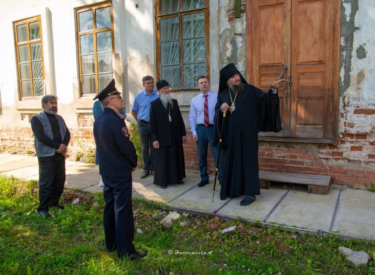 Епископ Великоустюжский и Тотемский Фотий провёл в Тотьме рабочую встречу с главой округа