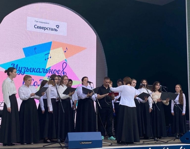 Молодежный хор Череповецкой епархии выступил в Соляном саду Череповца