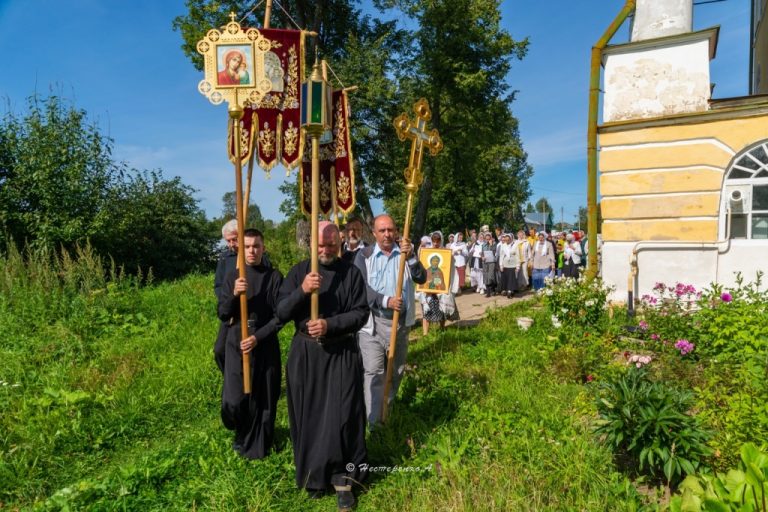 Епископ Фотий возглавил богослужения в главный престольный день Спасо-Суморина монастыря — праздник Преображения Господня