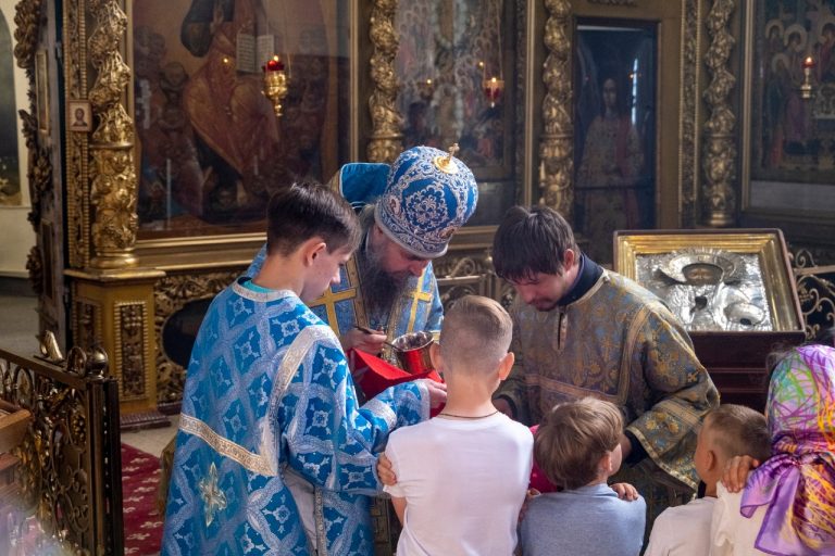 Епископ Фотий возглавил богослужения воскресного дня в Прокопьевском кафедральном соборе