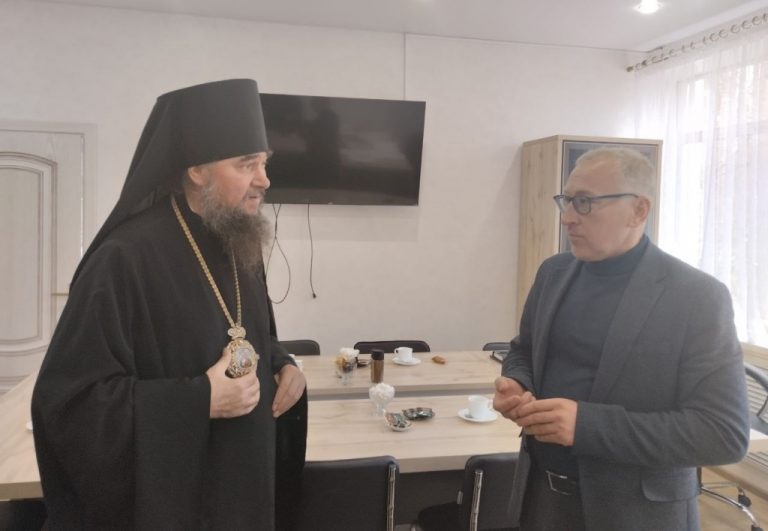 Епископ Великоустюжский и Тотемский Фотий встретился с главой Кичменгско-Городецкого округа и участниками СВО.