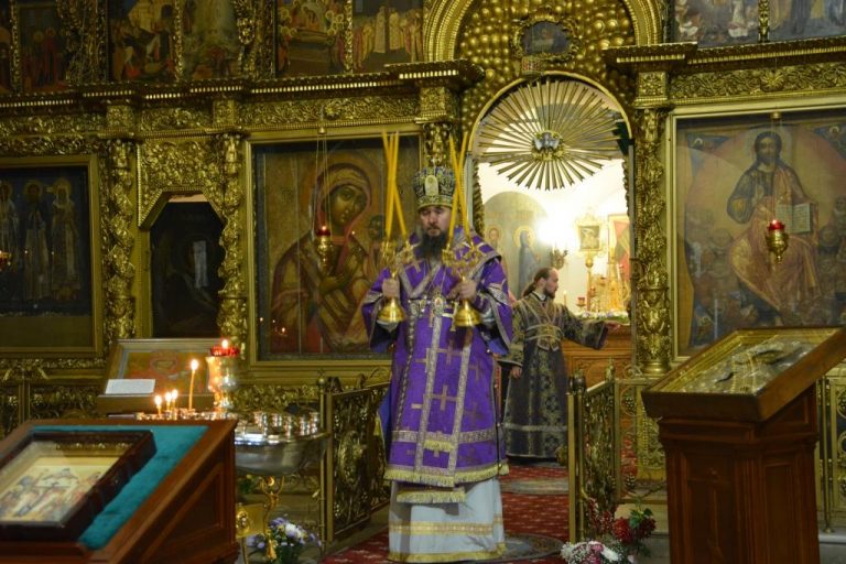 В кафедральном соборе святого праведного Прокопия Устюжского прошло праздничное богослужение
