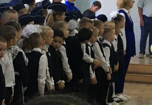 Настоятель Князь-Владимирского храма поздравил красавинских школьников с началом нового учебного года