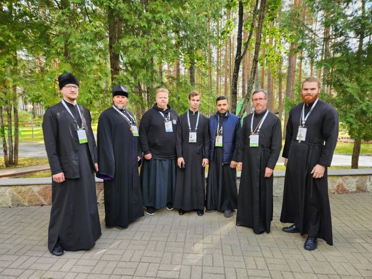 Председатель Молодёжного отдела епархии иерей Роман Зайцев вместе с помошниками по молодёжному служению принял участие в форуме «Ладога»