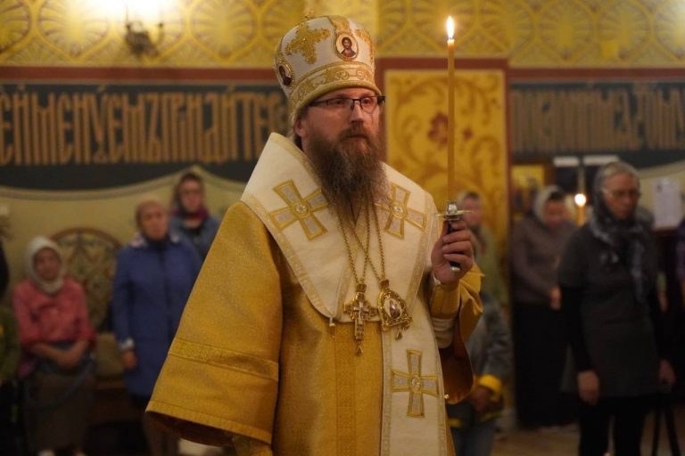 В кафедральном соборе города Череповца состоялось архиерейское богослужение