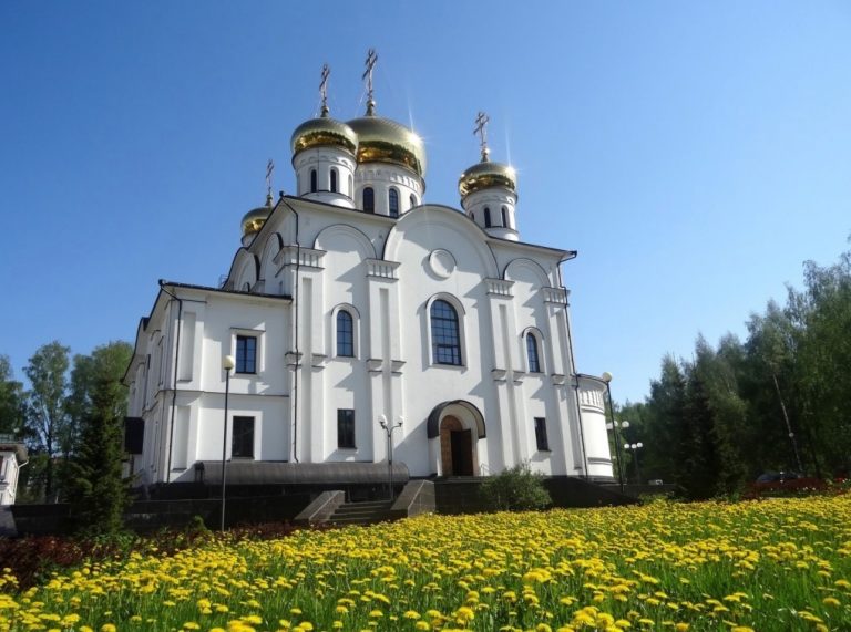 Кафедральный собор города Череповца стал победителем городского конкурса «Цветущий город»