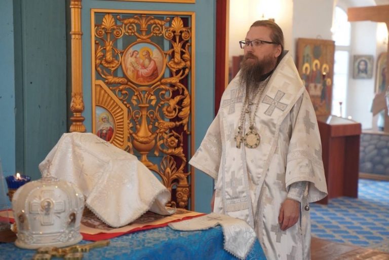 Епископ Игнатий совершил заупокойное богослужение в храме Покрова Пресвятой Богородицы деревни Конечное