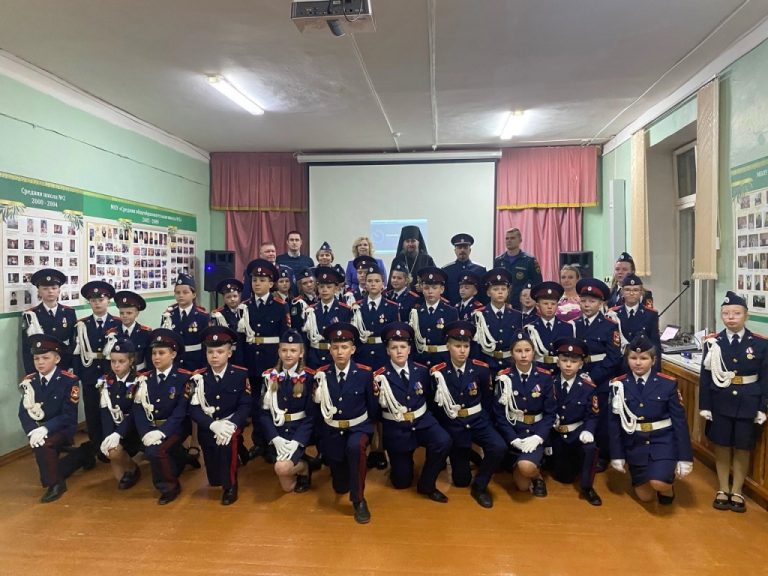 Епископ Великоустюжский и Тотемский Фотий поздравил воспитанников кадетских классов с принятием присяги