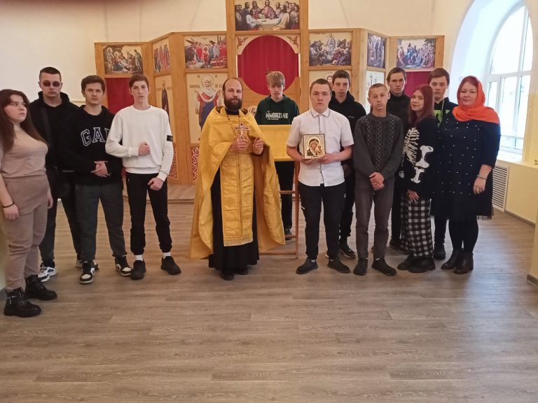 Руководитель отдела по работе с молодежью Великоустюжской епархии посетил многопрофильный колледж Великого Устюга