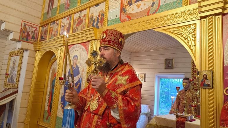 Епископ Фотий возглавил престольные торжества храма Новомучеников на территории Дома социального обслуживания города Красавино