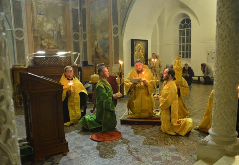 Епископ Фотий возглавил вечерню с чтением акафиста праведному Прокопию Устюжскому