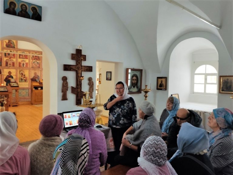 Свою работу продолжает воскресная школа для взрослых храма святителя Леонтия Ростовского города Великого Устюга