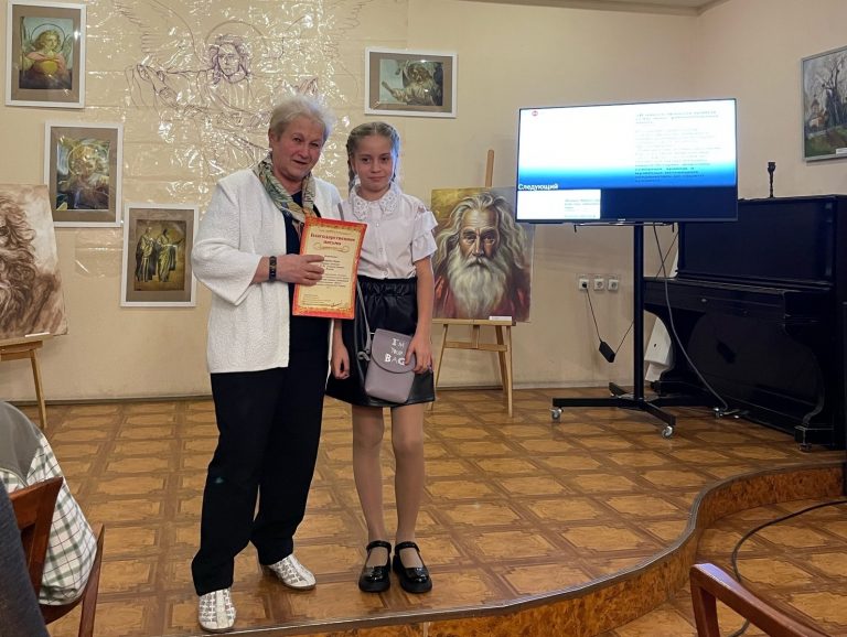 Художественные работы воспитанников Центра «Синергия» приняли участие в выставке «Ангелы для русской деревни»