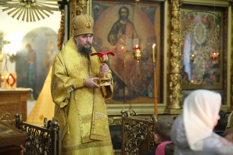 Епископ Фотий совершил воскресные богослужения в кафедральном соборе Великого Устюга