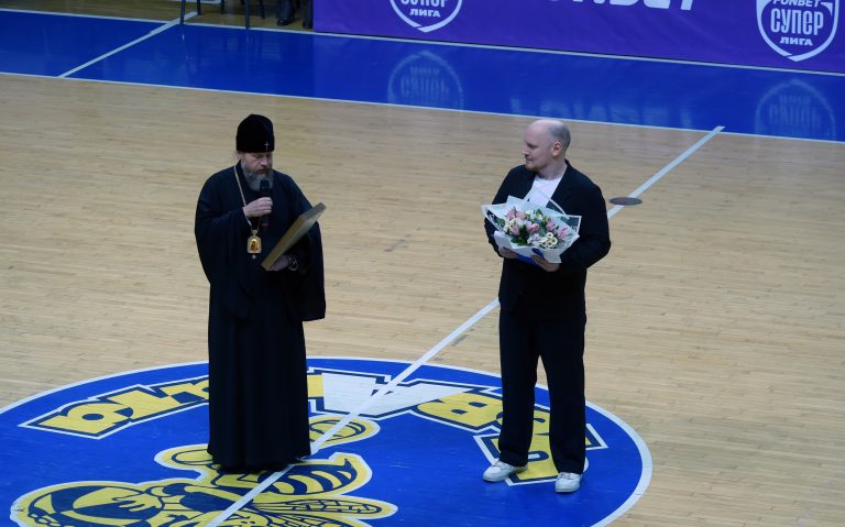 Митрополит Савва приветствовал игроков и зрителей матча женской баскетбольной Суперлиги