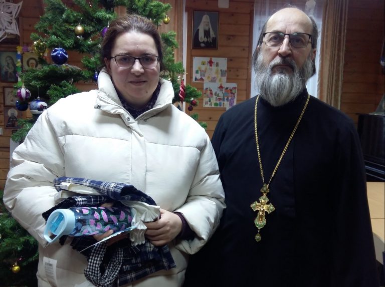 Социальный отдел Вологодской епархии провел очередную акцию по выдаче новой одежды для детей и подростков из малоимущих семей