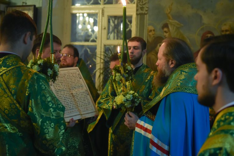 Очередной молебен перед мощами праведного Александра Вологодского совершил митрополит Савва вместе с вологодским духовенством