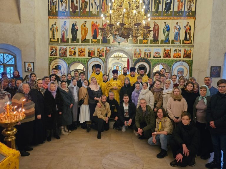 Молодежь Череповца совершила паломническую поездку по святым местам Переславля-Залесского