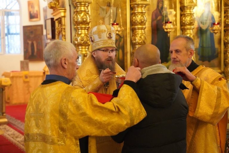 Епископ Игнатий совершил Литургию в Воскресенском соборе Череповца