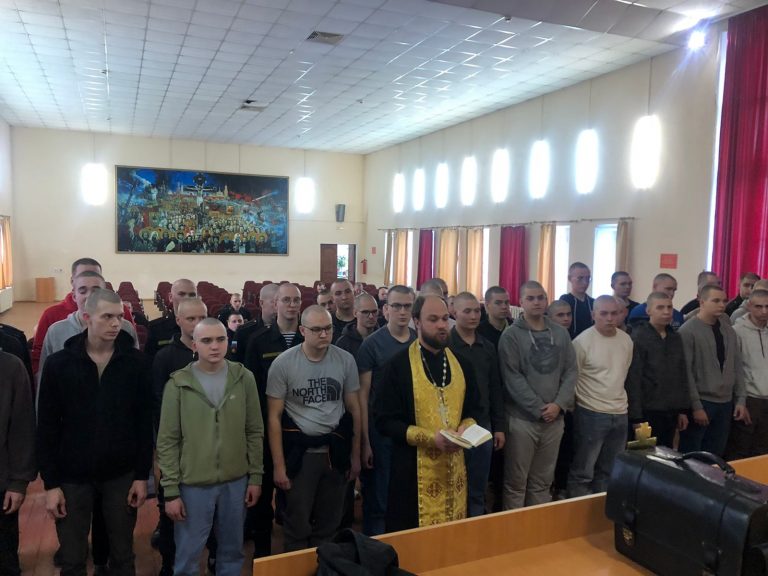 Сотрудник миссионерского отдела Вологодской епархии встретился с призывниками срочной службы