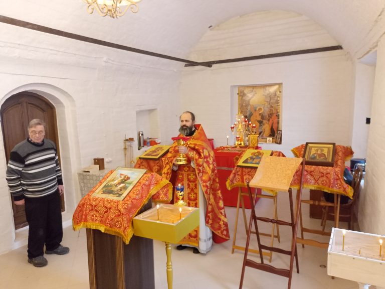 Возобновилась литургическая жизнь в храме Богоявления города Вологды