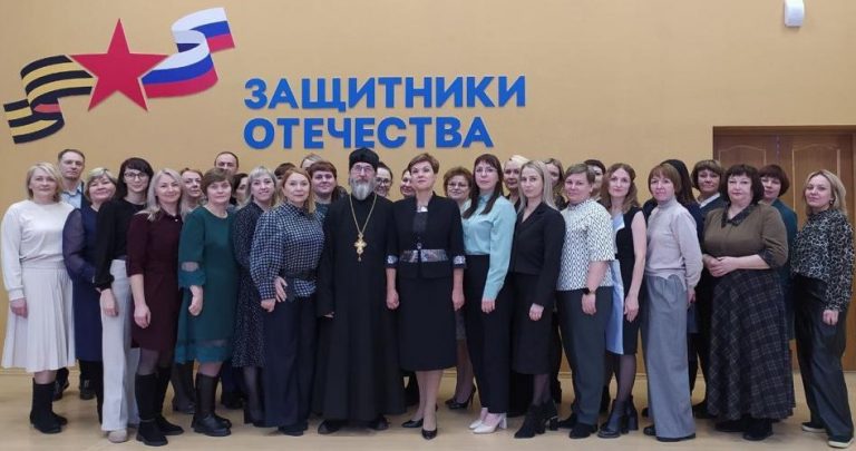 Руководитель социального отдела Вологодской епархии поздравил руководство регионального отделения фонда «Защитники Отечества» с предстоящими праздниками